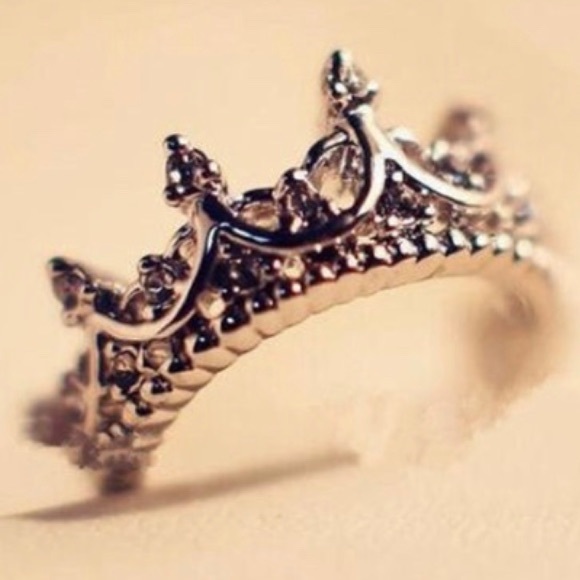 Silver Crown Ring - Picture 7 of 8